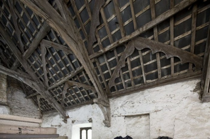 An open roof in a hall-house